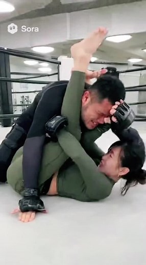 女の子にグラウンドで分からさせられ、脚で絞められる #mixedwrestling #ミックスファイト #mixedfight #fendom #sora2