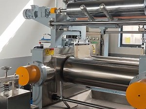 18寸450智能化双电机开炼机、可调辊筒速比，液压挡板液压调距自动翻胶功能