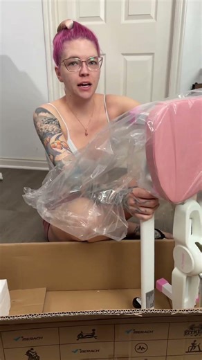 This split machine humbled me real quick 😅🧘‍♀️ If you’ve ever tried to improve flexibility on your