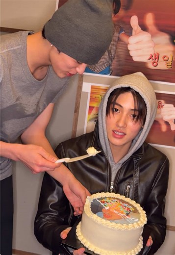 코르티스와사비 아아앙: 엄성현의 특별한 목걸이