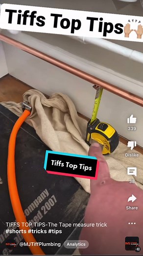 Another Tiffs Top Tip for soldering a pipe level if you need to…👌🏼 #tips #tipsandtricks #plumbing #plumbingtips #HowTo #worksmarternotharder #tricks #tricksofthetrade #mjtiff