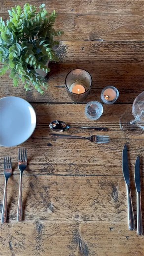 At Silchester Farm, food is at the heart of every wedding we host 🍽️ Our menus celebrate modern British countryside cooking, created using the very best seasonal produce sourced from trusted local suppliers within a 70-mile radius of the farm, alongside ingredients grown in our own Kitchen Garden and allotment 🌱 It’s a true field-to-fork approach, rooted in place and shaped by the seasons. For your wedding breakfast, our team works closely with you to create a menu that feels personal, generou