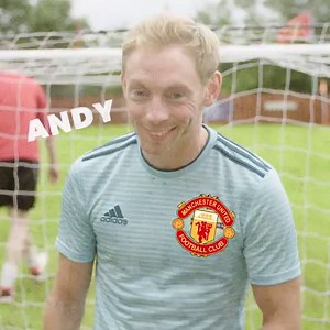 With the new Premier League season fast approaching, we went out on the hunt to find the best gaff to enjoy this season's action with a few buckets. I never wanted to leave. | KFC