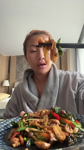 Room Service Cuisine in Bangkok: Flavorful Thai Delights