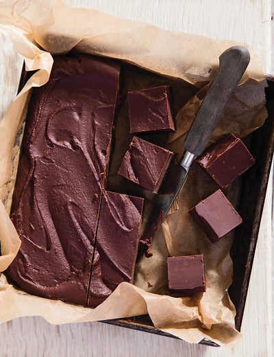 Experience the holiday spirit with a chocolatey delight – my special Dairy-Free, Grain-Free Christmas Fudge recipe! 🍫✨ Inspired by my grandma's cherished tradition but with a healthier twist that's become a festive favorite. 🎄❤️ Christmas just wouldn't be the same without this rich and flavorful treat! Curious to whip up your own batch? Find the full recipe in my cookbook Celebrations, on page 312 📖✨ Or comment "FUDGE" and I'll send you a printable pdf with the recipe! | Danielle Walker's Aga