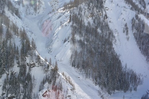 Off-trail avalanche kills 2 skiers and injures 1 in northern Italy