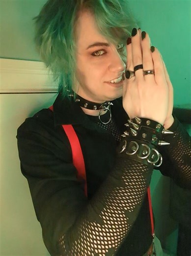 Imagine if I ran a casino or something 🔌 #ootd #makeupartist #makeupinspo #genderfluid #transmasc