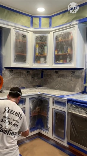 Priming some cabinets | Estudio Panda