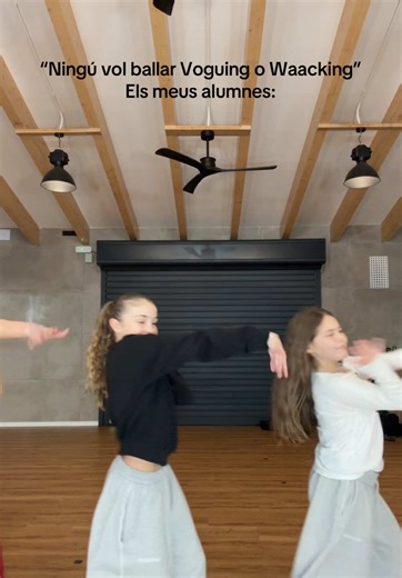 Adoram aquest estil 💅🏼🌟👯💋 #dance #voguing #waacking #fyp @POPS