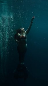 When your genuine, authentic, honest and intentional - incredible things will happen naturally. No need to chase them, feel envious or try too hard. Be what you say and the rest will find you ✨ 🧜‍♀️ @verobeachmermaid x @finfolkproductions 📸 @primalfreediving #verobeachmermaid #floridasprings #mermaid #mermaidtail #finfolkproductions #professionalmermaid #mermaidphotography #underwaterworld #ariel | Vero Beach Mermaid