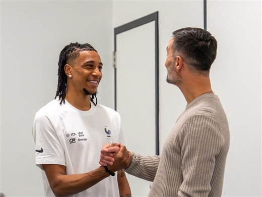 奥利塞和曾在雷丁指导过他的教练马尔科·米特洛维奇重逢