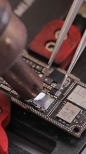 Replace iPhone 11 big audio IC. | 2UUL REPAIR