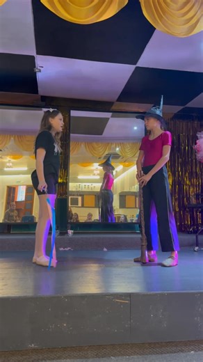 Little preview of elphie and Glinda ahead of our show tomorrow 💚💕 | Studio 2000