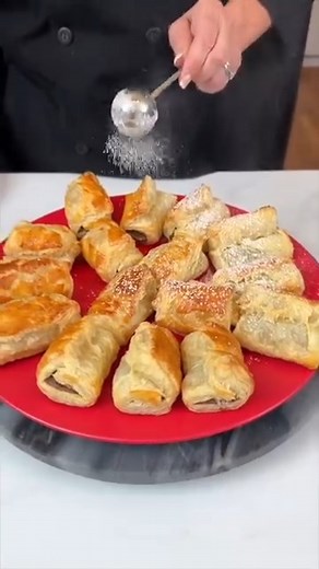 118K views · 1.6K reactions | Easy Puff Pastry Cholcolate Croisannts #fblifestyle | Robyn Q | Facebook