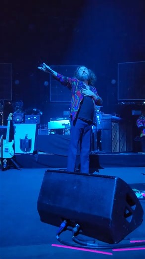 Consequence Daily on Instagram: "My Morning Jacket play "Wordless Chorus" to open their full album performance of Z at Brooklyn Paramount. #mymorningjacket #mmj #wordlesschorus #livemusic"