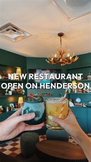 DALLASITES101 on Instagram: "HENDY’S IS NOW OPEN ON HENDERSON, AND THEY’RE BRINGING SMASHBURGERS, SHOTS, AND A COOL, LIVING ROOM VIBE! @hendysonhenderson officially opened its doors tonight at the former Sfuzzi space, and we swung by for opening night to check it out! STEP INSIDE HENDY’S Designed to feel like a cozy living room-meets-neighborhood hangout, the space is filled with so many fun details like vintage trophies, bookshelves, sliding doors to the patio, and warm hues of olive, rust, and