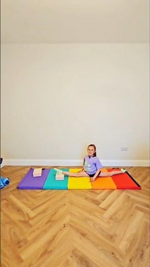 ​How to do a split for kids! 🤸‍♀️✨ #shorts❤️❤️