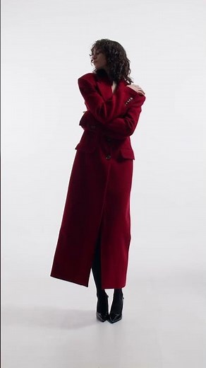 Utterly sleek and sophisticated — that's Erinna for you 👠