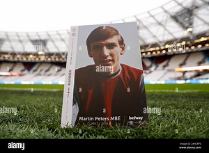 1966 world cup winner martin peters hi-res stock photography and images - Alamy