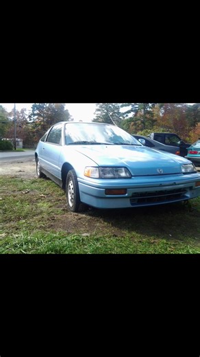 Rip to the old 88hf. My first crx . The thing was rusted out but my buddy duff helped me bring it back to life back in 2012-13 he put new corner panels an all on it . Unfortunately I hit a light poll in a Walmart parking lot in 2014. #rip #88hf