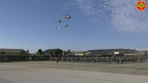 WATCH || Chief of the South African Army, Lieutenant General L.K. Mbatha, recieved his 40 year Medal. Footage by SA Army Corporate Communication. #SANDF #SANDFParade #SAArmy #PrideOfLions | SA National Defence Force