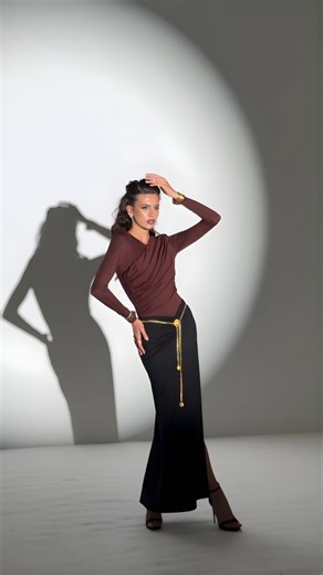 The Maternity Project on Instagram‎: "See the American Beauty Bodysuit by Undress Code in motion, effortless styling for Fall/Winter 2025. Paired with the Black Eclipse Skirt and gold accents, elegance has never felt this easy @undresscode شاهدي بودي سوت American Beauty من أندرس كود أثناء الحركة طيّات ناعمة، لون بني دافئ، وأناقة بلا جهد لموسم خريف وشتاء 2025. تم تنسيقه مع تنورة Black Eclipse ولمسات ذهبية لأناقة تنبض بالبساطة والتميّز."‎