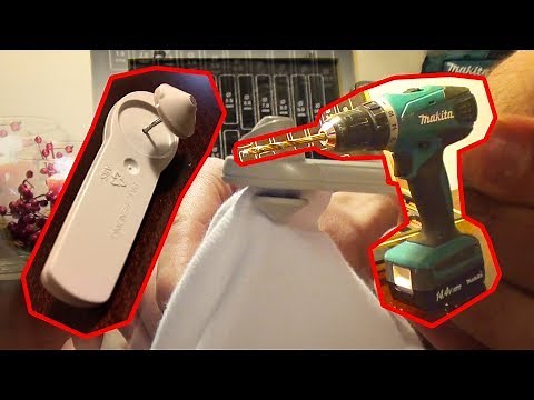 Jak zdjąć klips zabezpieczający ubranie How to remove the safety clip from clothes