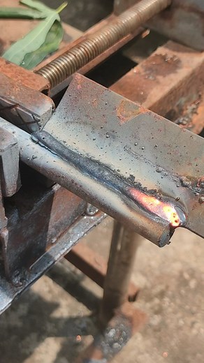 81K views · 835 reactions | A simple way to run beads correctly! #welder #welding #diy #weddingdress #DIY | handy welder | Facebook