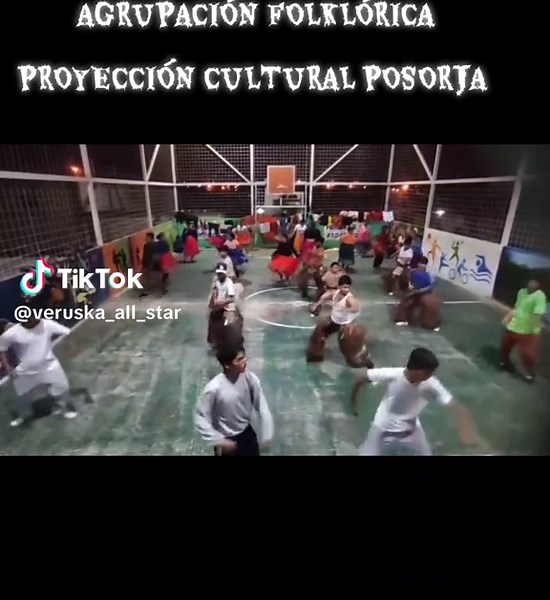 Videos de LA DIRECTORA VERUSKA (@veruska_all_star) con “original sound - Churay.folklor_”