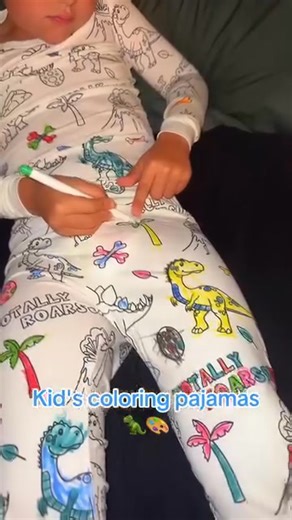 24K views · 19 reactions | Hej! ✨ Få ditt barns drömmar att blomstra med våra färgglada DIY-pyjamasar!  Barnen kan måla sina egna mönster med säkra, giftfria färgpennor – skonsamt för huden och superbekväma för en lugn natt.  Ge timmar av kreativ lek utan skärmtid, perfekt som present!  Köp nu och sprid glädje – limited offer! ️❤️  https://greedass.com/products/dse-se | Greedass | Facebook