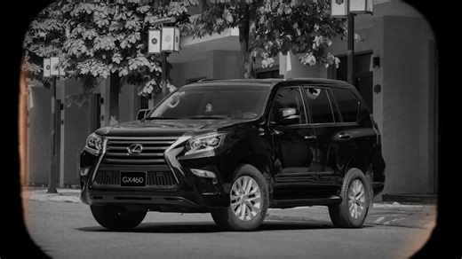 SENSE ELECTRIFIED - Official Tập 3: NIỀM TIN BỀN BỈ. Với anh Vũ Ngọc Sơn - người đã gắn bó gần một thập kỷ cùng Lexus, “bền bỉ” không chỉ là việc vượt qua những hao mòn của thời gian, mà còn là cảm giác thư thái và an tâm mỗi khi bắt đầu một ngày mới. Cuộc trò chuyện cùng Host Đăng Việt giúp làm rõ những băn khoăn rất thực tế về công nghệ Hybrid, để thấy rằng sự mới mẻ không làm mất đi tính ổn định vốn có, mà ngược lại, còn góp phần tạo nên nền tảng vận hành ổn định và đáng tin cậy cho hành trìn