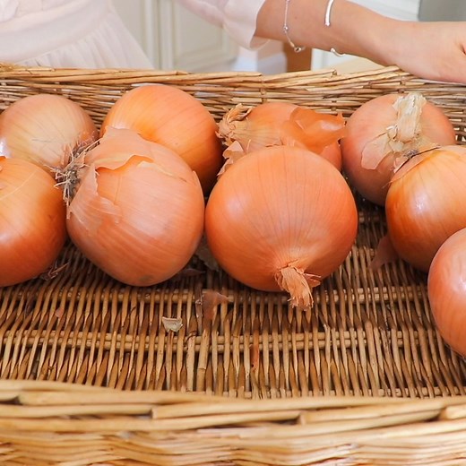 4.8K views · 384 reactions | How to Store Onions Instructions: https://cicili.tv/5-ways-to-store-onions/ | CiCi Li | Facebook