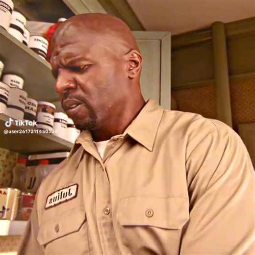 Julius can tell you exactly how many cents of food you’re wasting down to the decimal point, but he wasn’t ready for the chaos that came after ruining the Easter Bunny and Tooth Fairy 😭💀 That’s $2.89 worth of food!" Nobody balances a budget like Julius, but he completely folded under pressure when the Santa Claus conversation started. 😭 #ClassicTV#EverybodyhatesChris