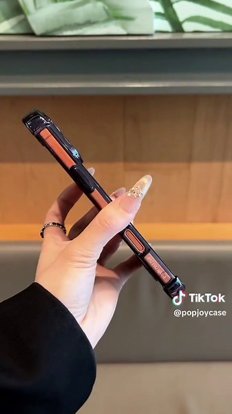 💥The black 🖤and orange 🧡checkerboard design, paired with a four-corner super-anti-fall phone case, gives you a full sense of security!🤣#phonecase #fashion #cool #fyp #shockproofcase