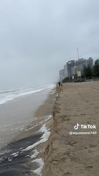 Cyclone Alfred Hits Surfers Paradise: Damage & Impact