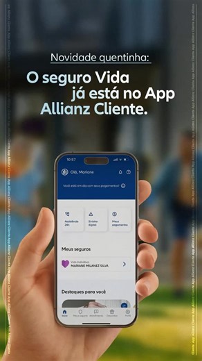 Ele chegou!! Agora, o seguro Vida também está no App Allianz Cliente. Corre contar para seus clientes e aproveite essa novidade também como argumento de venda. É mais fácil e prático resolver tudo pelo app! #PraTodosVerem Vídeo com fundo em tons de azul. Na primeira cena, aparece um celular flutuando na tela exibindo o SuperApp da Allianz. Em seguida, os textos aparecem em destaque: “Mais controle, mais agilidade, mais praticidade” e “Tudo em um só lugar”. O vídeo mostra ícones animados represen