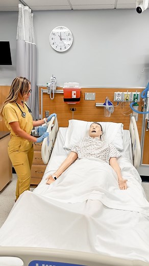 5 things before leaving a patient’s room: #1: ✅Log out of computer #2: ⬆️Put side rail up on one side of bed & turn necessary alarms ON #3: ⬇️Put bed in lowest position #4: ⏰Let patient know when you’ll be back #5: 🤳Make sure patient can reach/use call button & essentials As nurses we want our patients to be safe and comfortable! What other things should you do before you leave a patient’s room? 👇 #nurseinthemaking #nursingschoolclinicals #nursinglife #nursingstudent #futurenurse #Hospitallife