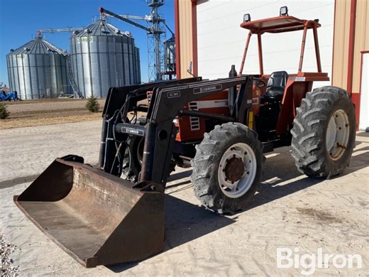 Hesston 80-66 DT MFWD Tractor W/Loader | Agriculture