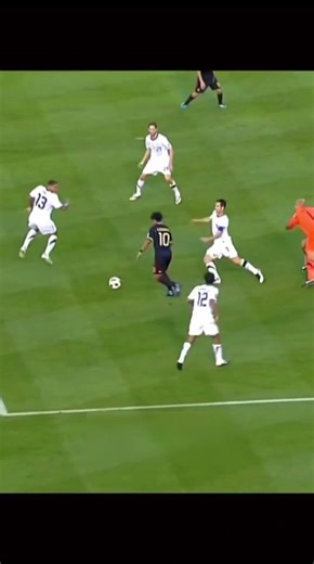 goalkeeper getting cooked #football