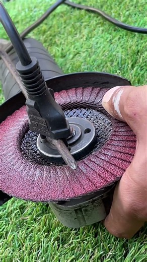 Remove disc without key: safe method Free the disc sans key#NYCWorkshop #DiscFix #DIYWorkshop