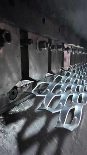 Aluminum expanded mesh #AluminumMesh #ExpandedMetal #MetalFacade #ConstructionMaterials