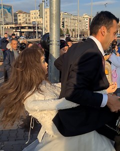 This bride wasn't letting her groom get away that easily... 😂👰‍♀️ | LADbible