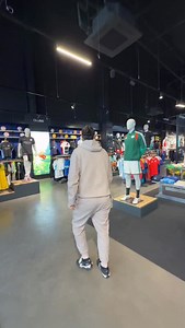 Les soldes c’est pas des LOL chez FOOT.FR mon soldat ! 🫡 Premier arrivé premier servi 🏃‍♂️💨 | Foot.fr