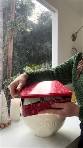 this peppermint bark puppy chow is a non negotiable comment ‘recipe’ and I’ll send it straight to your DM’s ♥️ https://everydayelizabeth.com/christmas-puppy-chow-with-peppermint-bark #cookiebox #puppychow #peppermintbark #holidaytreat | Everyday Elizabeth