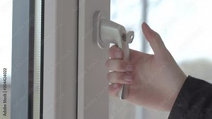 Open and closing a new window