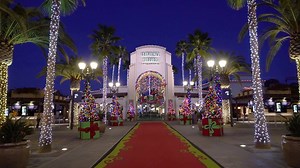 35K views · 1.3K reactions | Merry Christmas and Happy Holidays from Universal Studios Hollywood! | Universal Studios Hollywood | Facebook