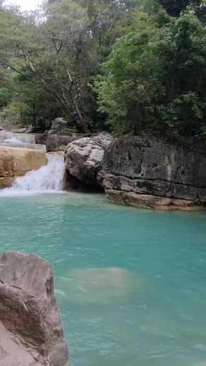 240K views · 8K reactions | La petite piscine naturelle à la cascade Anosinampela en été  . C'est impressionnant ❤️ . Il y a beaucoup d'eau !  . | MadaXtreme Adventures | Facebook