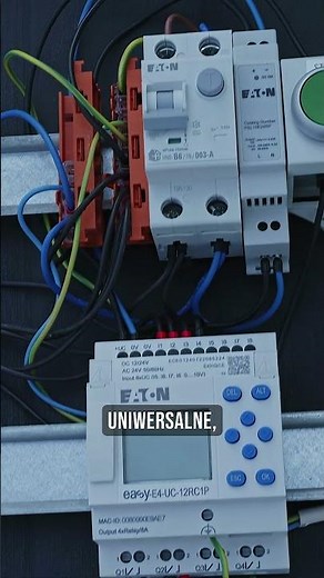 Przekaźnik programowalny easyE4 z technologią wtykową Push-in