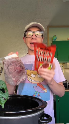 Trying the pozole bombs with beef! #pozolebombs #easydinner #slowcookerrecipe #tiktokshopcybermonday #tiktokshopblackfriday #dinnertime #cookwithme #ezbombs #itsmannymichael #tiktokshop | Manny Michael