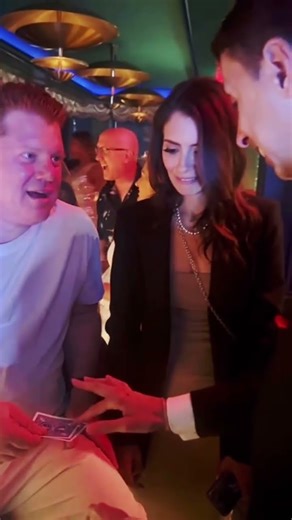 World's greatest 2 card monte magic 🎩 ✨️ trick like ever!! ❤️